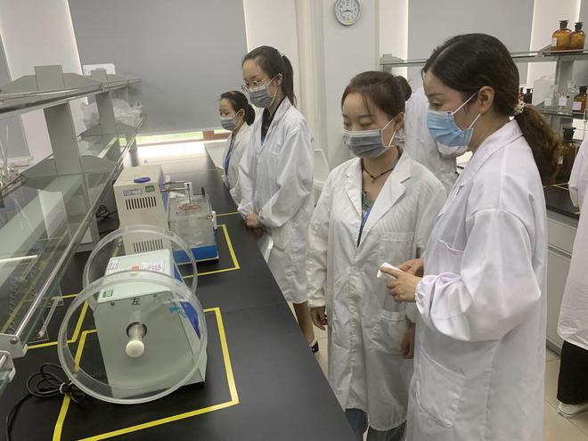 新征程奮進(jìn)者|從基層實(shí)驗(yàn)員到藥企掌舵人,她與企業(yè)同發(fā)展